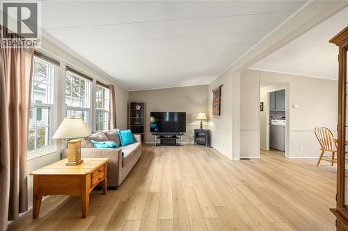 5700 Blackwell Sideroad Unit# 29, Sarnia, ON - Indoor Photo Showing Living Room