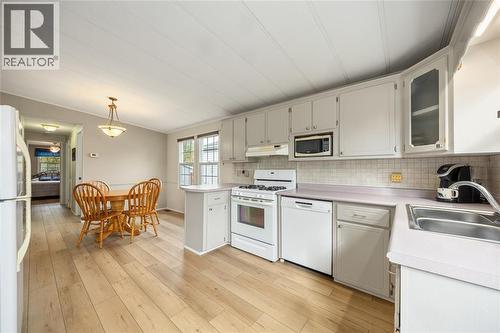 5700 Blackwell Sideroad Unit# 29, Sarnia, ON - Indoor Photo Showing Kitchen With Double Sink