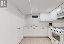 138 ARMITAGE DRIVE  Newmarket, ON L3Y 5L7