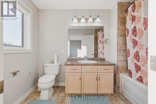 23 Doon Creek Street, Kitchener, ON - Indoor Photo Showing Bathroom