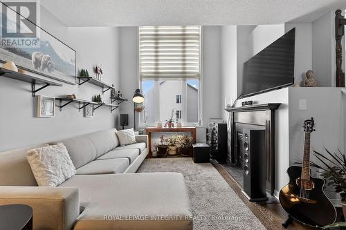 360 Galston Private, Ottawa, ON - Indoor Photo Showing Living Room