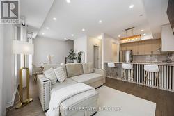 8 - 105 KAYLA CRESCENT  Vaughan, ON L6A 4W3