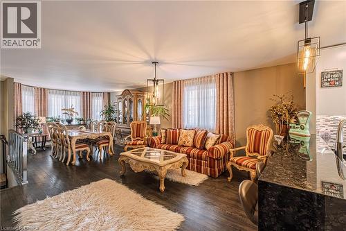 52 Amelia Street, Paris, ON - Indoor Photo Showing Living Room