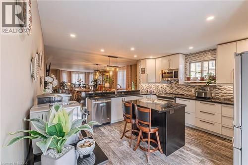 52 Amelia Street, Paris, ON - Indoor