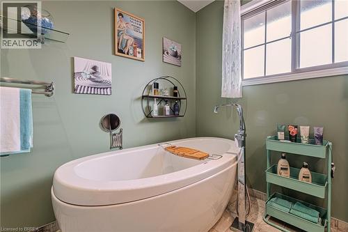 52 Amelia Street, Paris, ON - Indoor Photo Showing Bathroom