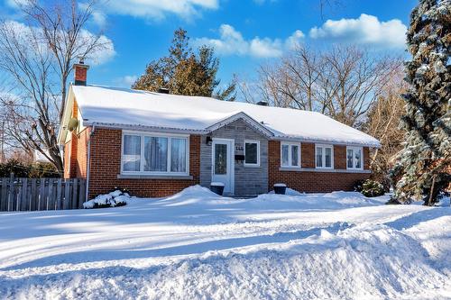 144 Av. de Glenbrook Crescent  Pointe-Claire, QC H9R 2X8