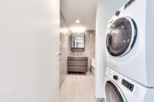 Bathroom - 918-1518 Rue Sherbrooke O., Montréal (Ville-Marie), QC - Indoor Photo Showing Laundry Room