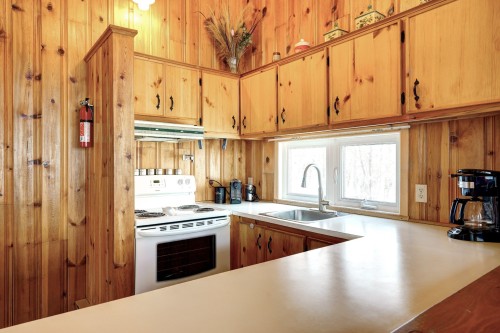 Cuisine - 18 Av. Coursol, Saint-Donat, QC - Indoor Photo Showing Kitchen