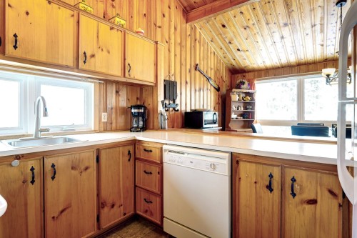 Cuisine - 18 Av. Coursol, Saint-Donat, QC - Indoor Photo Showing Kitchen