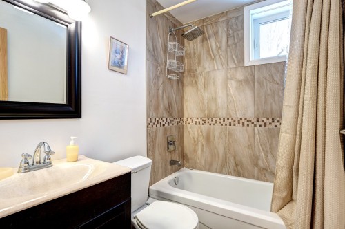Salle de bains - 18 Av. Coursol, Saint-Donat, QC - Indoor Photo Showing Bathroom