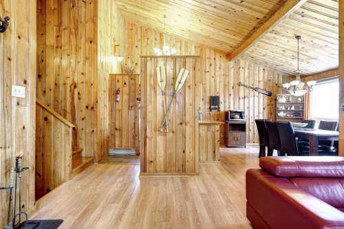 Salon - 18 Av. Coursol, Saint-Donat, QC - Indoor Photo Showing Other Room