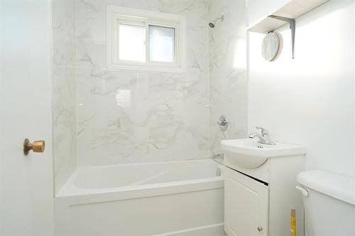 415 Kent Rd, Winnipeg, MB 