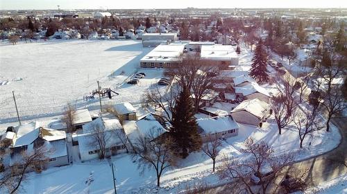 415 Kent Rd, Winnipeg, MB 