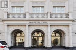 212 - 300 RANDALL STREET Oakville, ON L6J 1R1