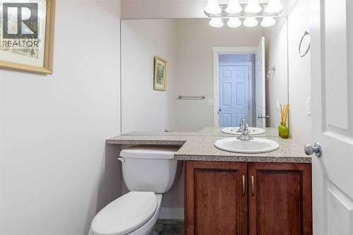 Half Bath (Main floor) - 1421 40 Street Sw, Calgary, AB - Indoor Photo Showing Bathroom