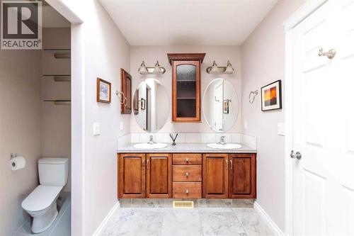 Five Piece - 1421 40 Street Sw, Calgary, AB - Indoor Photo Showing Bathroom