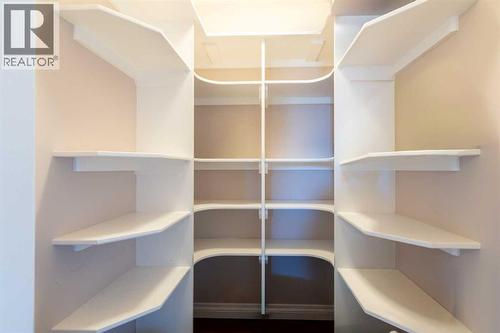 Linen storage(upper) - 1421 40 Street Sw, Calgary, AB - Indoor With Storage