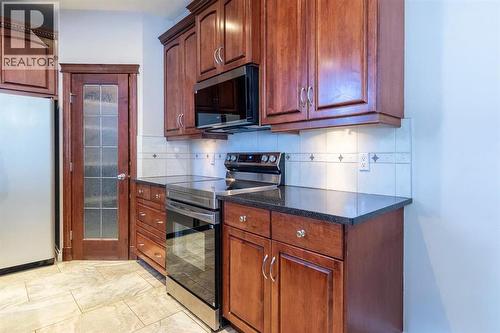 1421 40 Street Sw, Calgary, AB - Indoor Photo Showing Kitchen