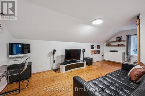 20 Bergey Street, Cambridge, ON - Indoor Photo Showing Living Room