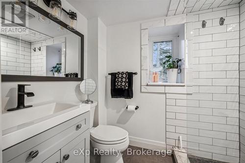 20 Bergey Street, Cambridge, ON - Indoor Photo Showing Bathroom