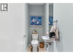 Powder bathroom on the second floor - 