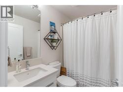 Second bathroom on third floor - 