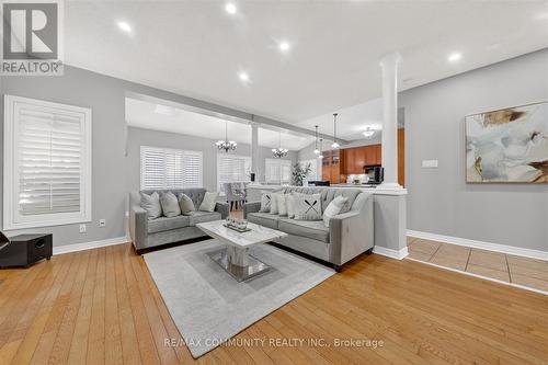 3367 Aquinas Avenue, Mississauga, ON - Indoor Photo Showing Living Room