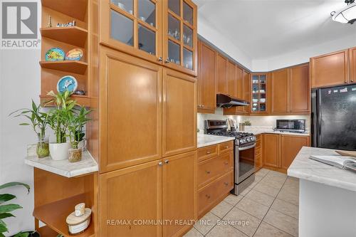 3367 Aquinas Avenue, Mississauga, ON - Indoor Photo Showing Kitchen