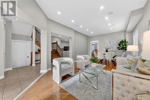 3367 Aquinas Avenue, Mississauga, ON - Indoor Photo Showing Living Room
