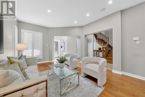 3367 Aquinas Avenue, Mississauga, ON - Indoor Photo Showing Living Room