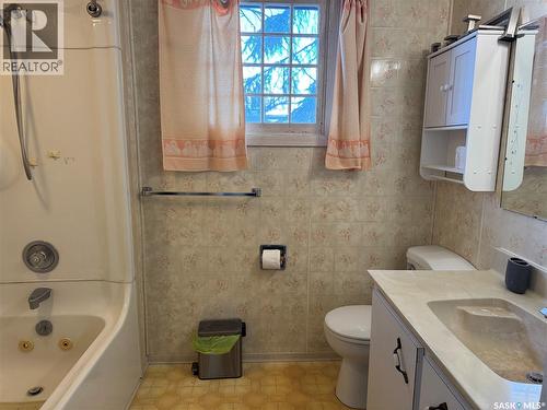 307 1St Street E, Wynyard, SK - Indoor Photo Showing Bathroom