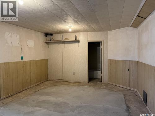 307 1St Street E, Wynyard, SK - Indoor