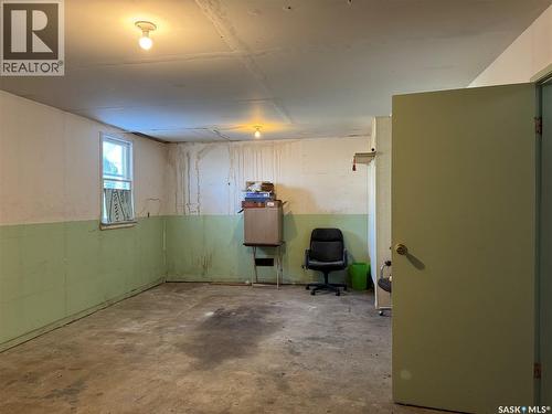 307 1St Street E, Wynyard, SK - Indoor