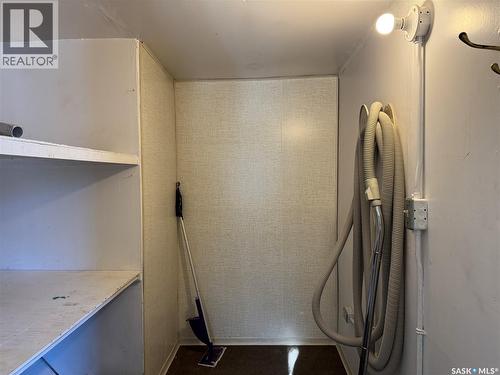 307 1St Street E, Wynyard, SK - Indoor