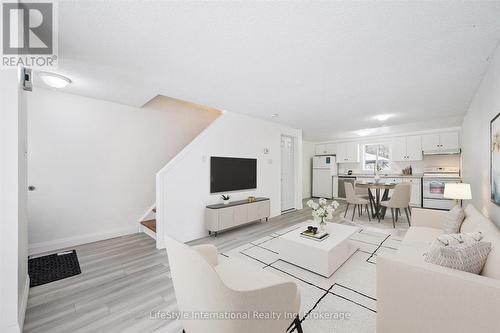 5 TROY CRESCENT  Guelph (Grange Road), ON N1E 6W7