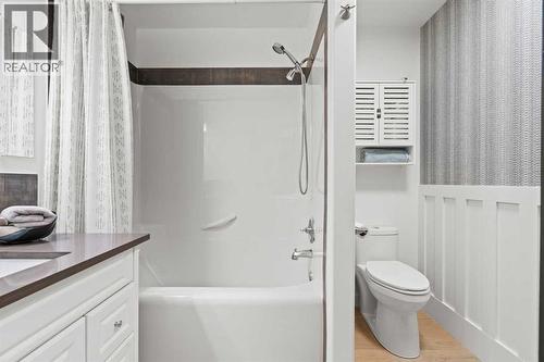 MAIN FLOOR FOUR PIECE BATH - 140 Allen Crescent, Vulcan, AB - Indoor Photo Showing Bathroom