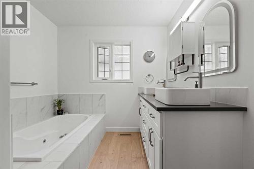 5 PC ENSUITE BATH - 140 Allen Crescent, Vulcan, AB - Indoor