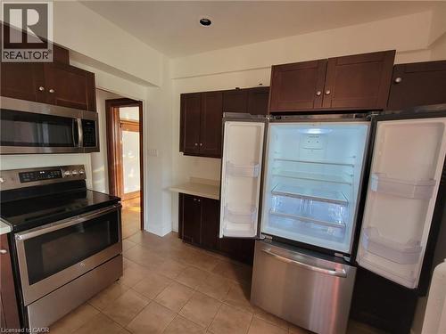 43 Barnesdale Avenue S, Hamilton, ON - Indoor Photo Showing Kitchen