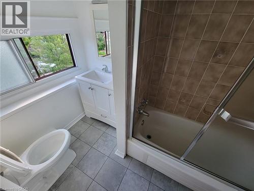 43 Barnesdale Avenue S, Hamilton, ON - Indoor Photo Showing Bathroom
