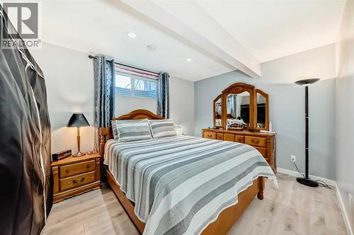 20 Bowman Circle, Sylvan Lake, AB - Indoor Photo Showing Bedroom