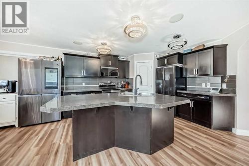 20 Bowman Circle, Sylvan Lake, AB - Indoor Photo Showing Kitchen With Double Sink