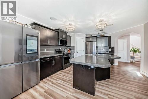 20 Bowman Circle, Sylvan Lake, AB - Indoor Photo Showing Kitchen With Double Sink With Upgraded Kitchen
