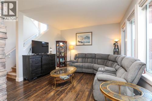 127 Westgate Drive, Coaldale, AB - Indoor Photo Showing Living Room