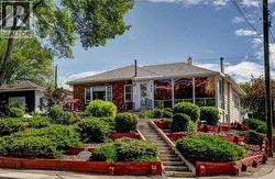 1402 Crescent Road NW  Calgary, AB T2M 4B1