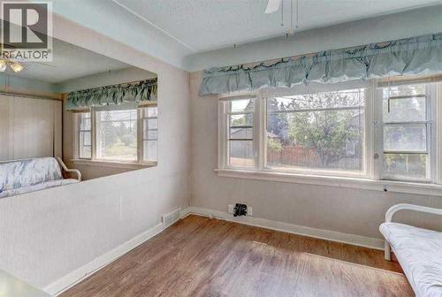 1402 Crescent Road Nw, Calgary, AB - Indoor Photo Showing Bedroom
