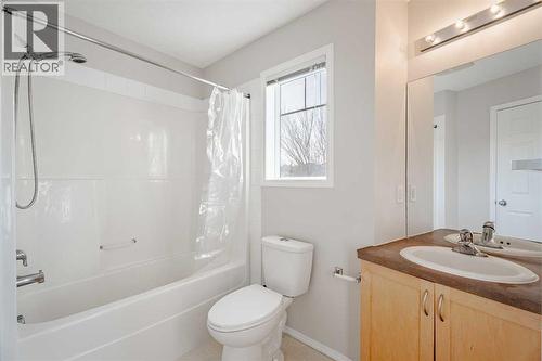 122 Panamount Drive Nw, Calgary, AB - Indoor Photo Showing Bathroom