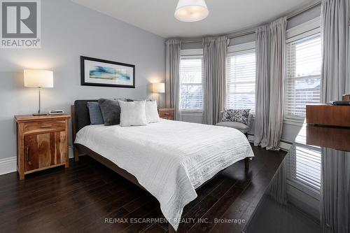 47 Mountain Park Avenue, Hamilton, ON - Indoor Photo Showing Bedroom