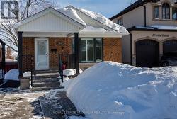 33 ALICE CRESCENT  Toronto, ON M1R 4N6