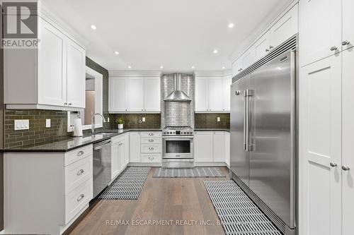 2036 Mountainside Drive, Burlington, ON - Indoor Photo Showing Kitchen With Upgraded Kitchen