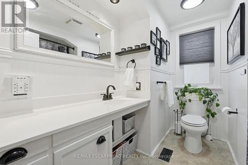 2036 Mountainside Drive, Burlington, ON - Indoor Photo Showing Bathroom